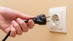 Which devices should not be unplugged from the outlet and why? Not everyone knows this.