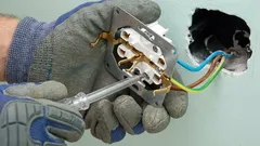 How not to confuse phase and neutral when installing a socket: an unspoken rule among electricians