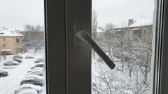 What to do if the handle on a plastic window does not close to the vertical position? Adjusting the window in 2 minutes
