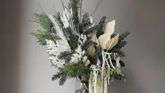 What plants can be used to make a beautiful winter bouquet?