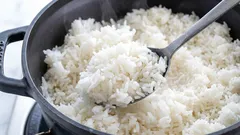 I no longer cook rice or turn on the stove; I've found a better way—a trick for cooking fluffy rice without cooking it.